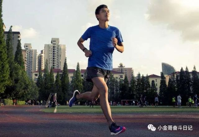 5块钱的笔记本一个月卖了30000块钱,怎么做到的?