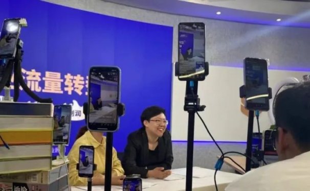 做直播的同学请进，给你看看什么是多机位、多账号直播？